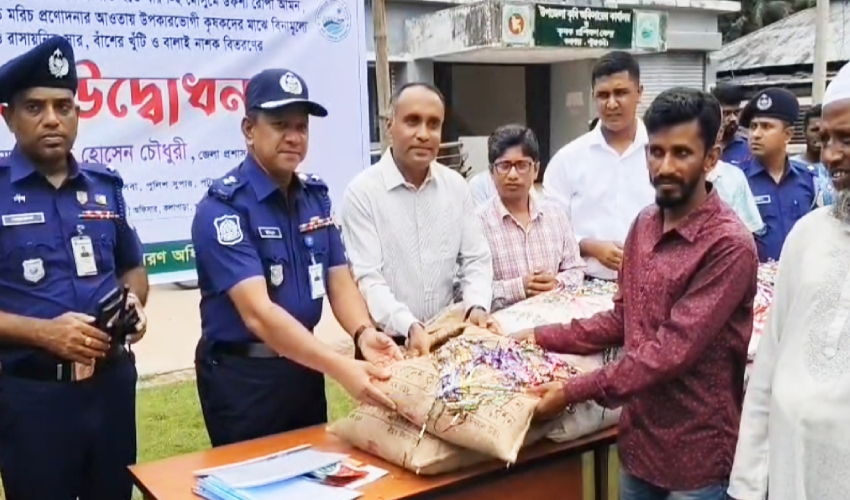 কলাপাড়ায় ৭ হাজার কৃষকের মাঝে কৃষি উপকরণ ও চারা বিতরণ