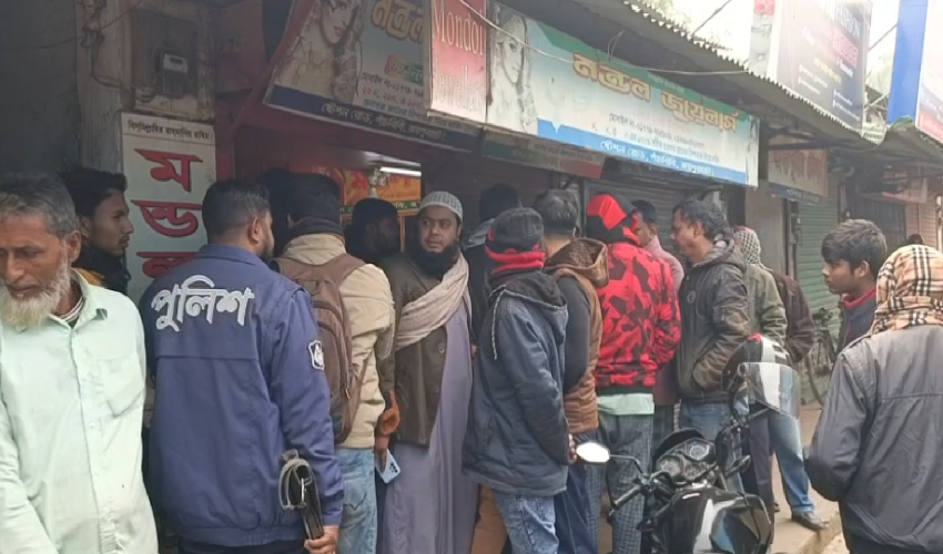 জয়পুরহাটে জুয়েলার্সে ডাকাতি: ৩৫ ভরি স্বর্ণ ও ৬ লাখ টাকা লুট