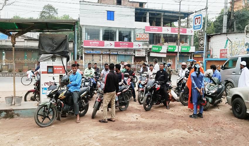 রংপুরে জ্বালানি সংকট, পেট্রোল-অকটেন-ডিজেল শূন্যে চরম ভোগান্তি